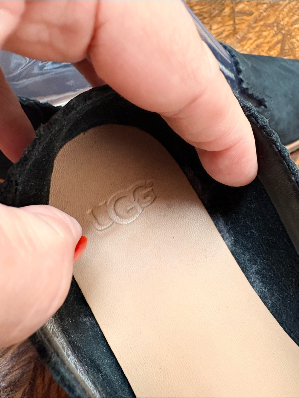 UGG Vista Slip-on Flats In Black Nubuck Leather Suede Black Scallop-Trim Size 7 - Picture 10 of 11